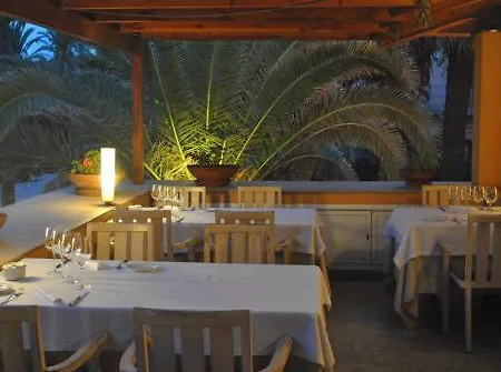 Ξενοδοχείο Restaurant Ceferino 3*